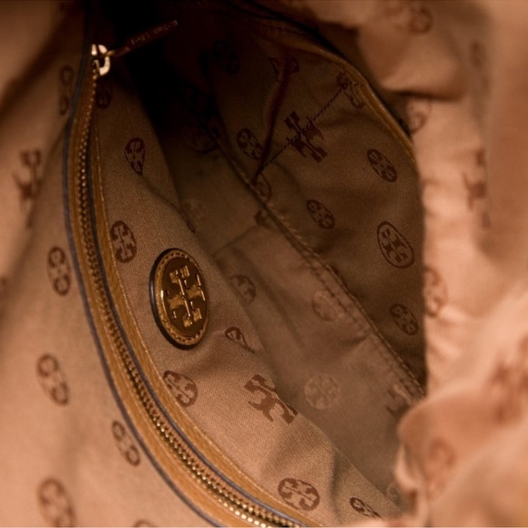 Tory Burch Boho Tan Crossbody Bag with Chain Strap and Whipstitch Detailing - Picture 5 of 8